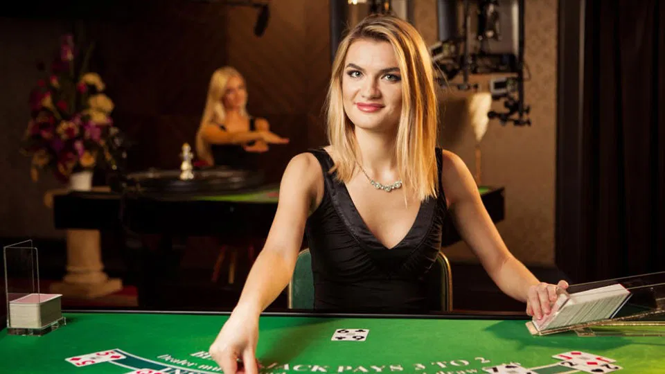 How can you stay consistent with smart live casino strategies?